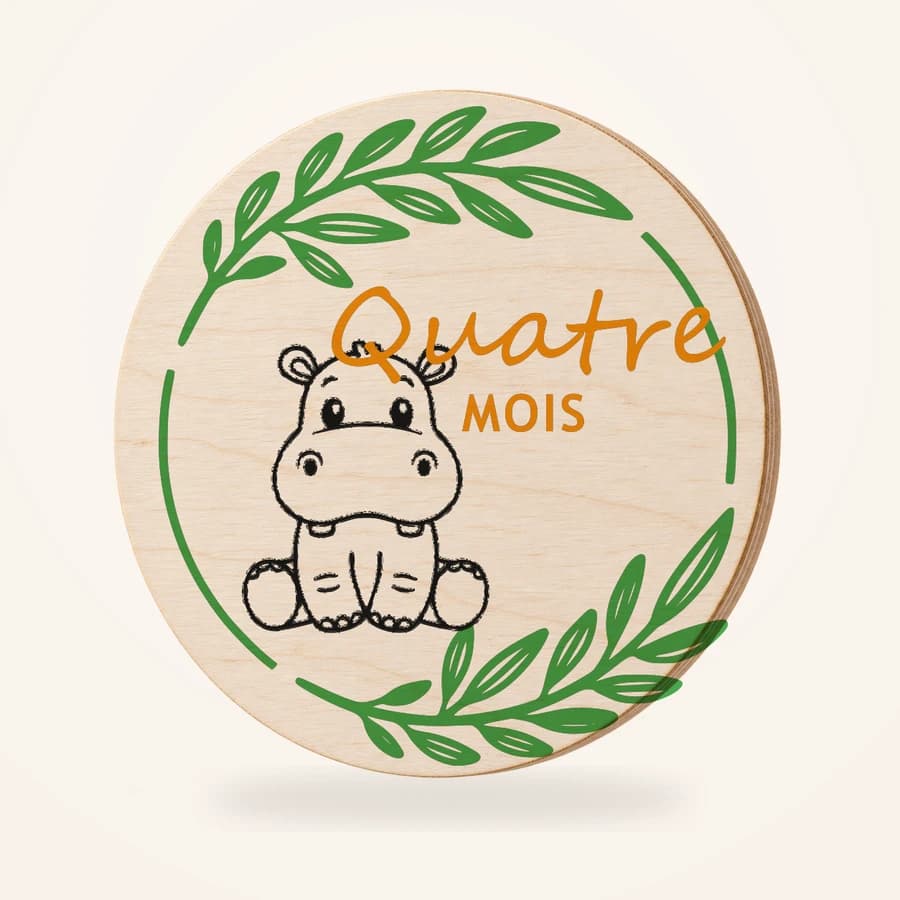 Quatre MOIS, disque en bois avec illustration Hippopotame