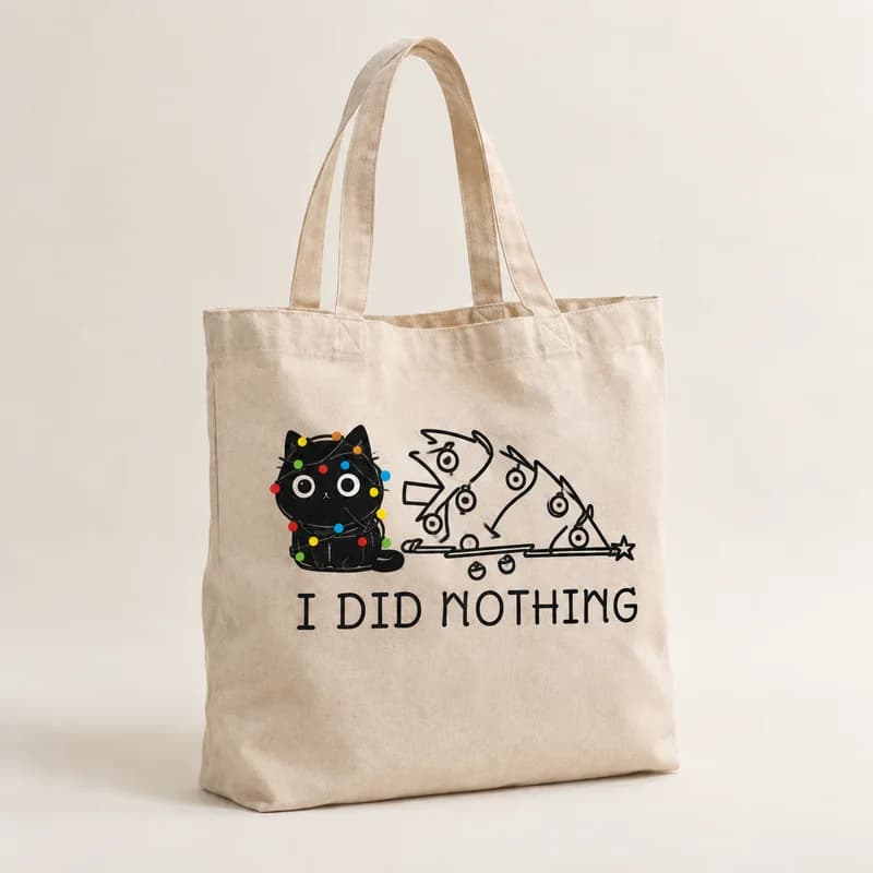 Tote bag « Le chat n'a rien fait » — photographie réaliste du produit personnalisé