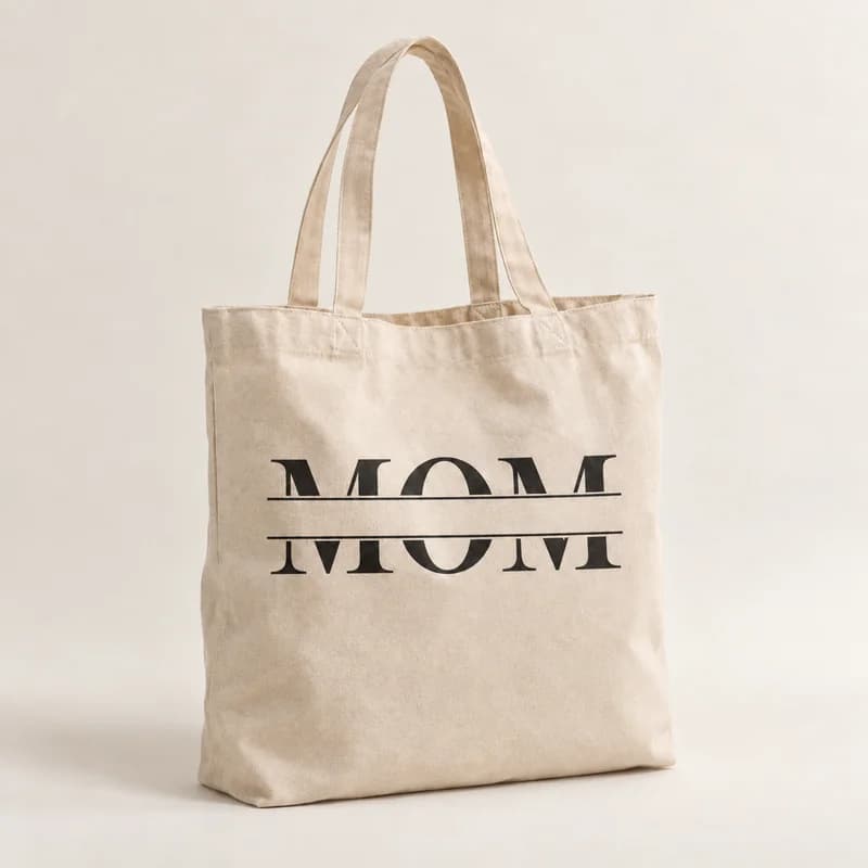 Tote bag « MOM » — photographie réaliste du produit personnalisé