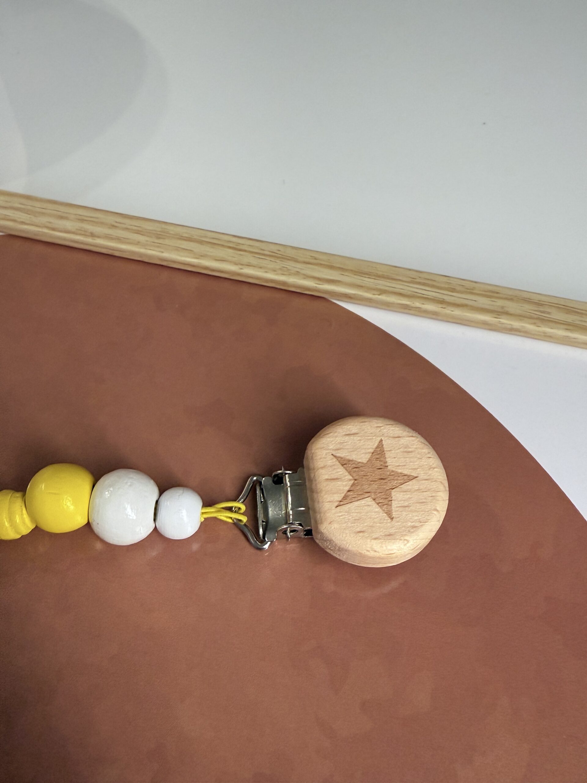 Porte tétine | Jaune pastel – Image 3